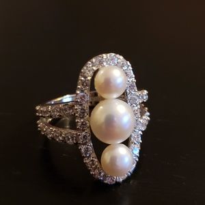 💕CGI Faux White Pearl Crystal Ring